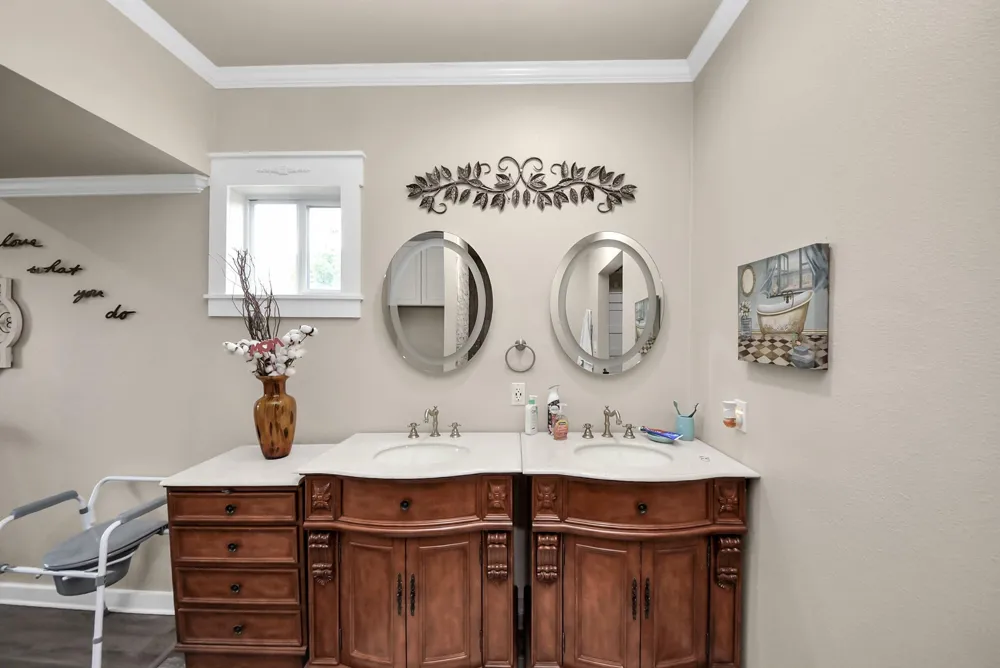 1106 S 8th Street La Porte, TX 77571