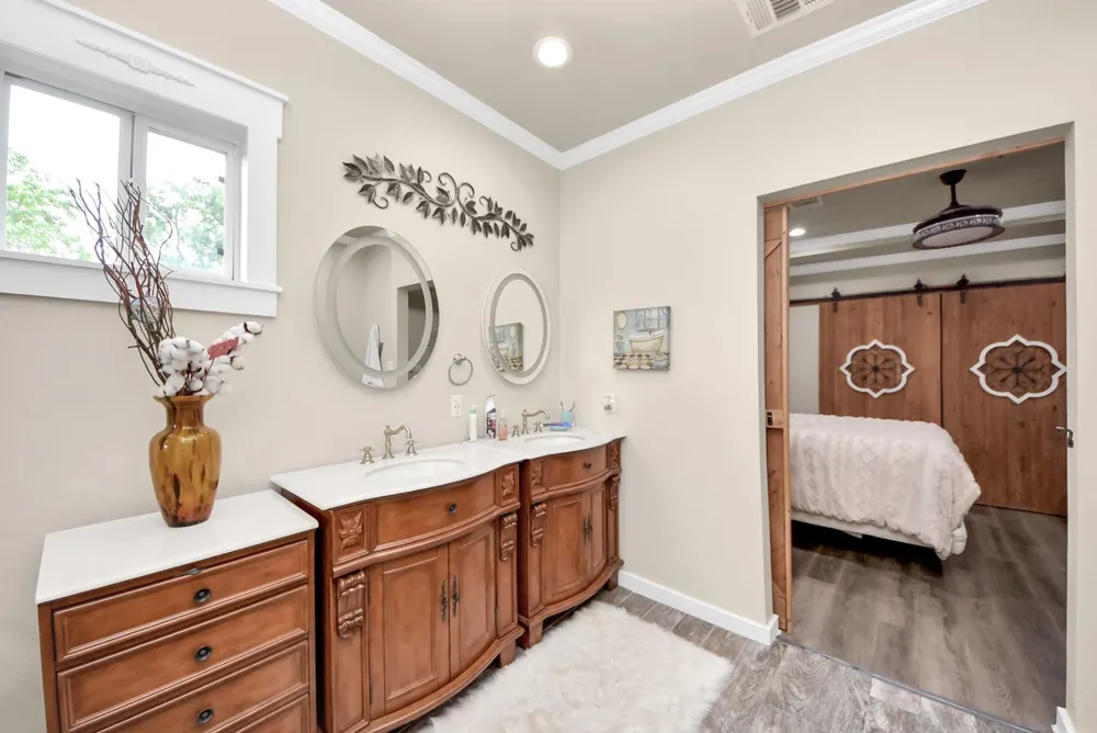 1106 S 8th Street La Porte, TX 77571