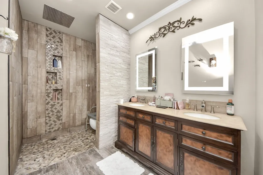 1106 S 8th Street La Porte, TX 77571