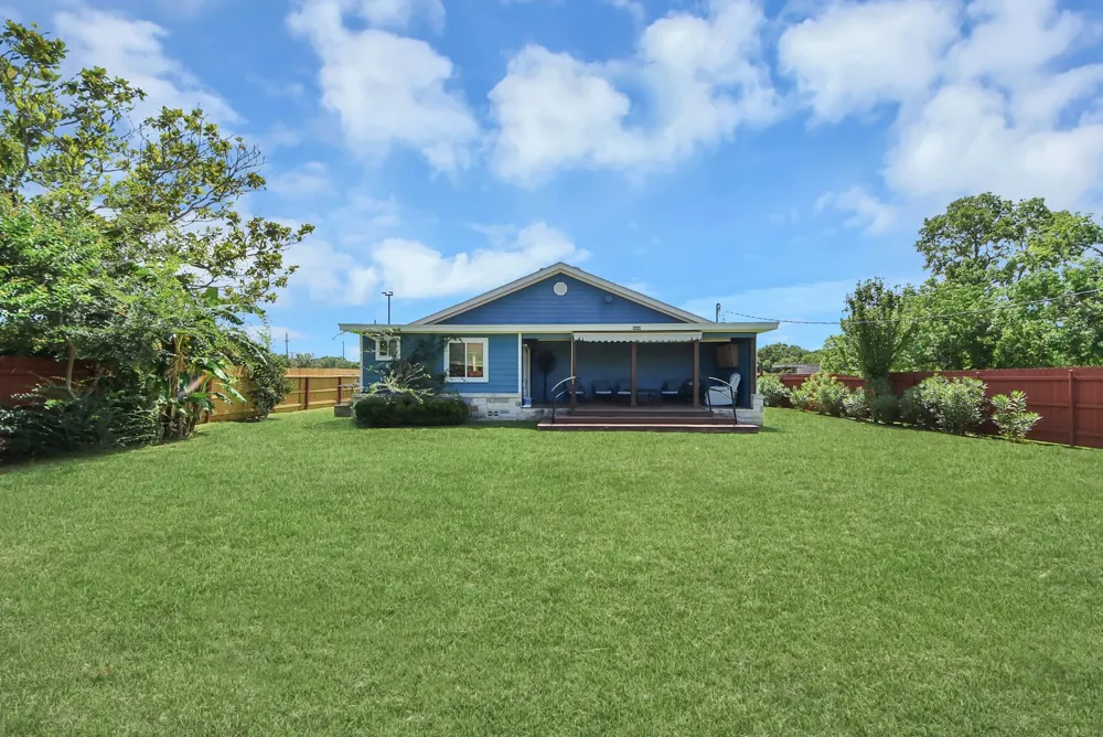 1106 S 8th Street La Porte, TX 77571