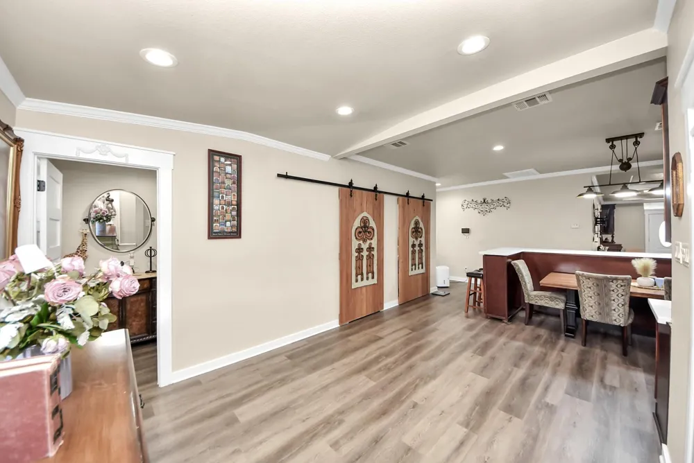 1106 S 8th Street La Porte, TX 77571