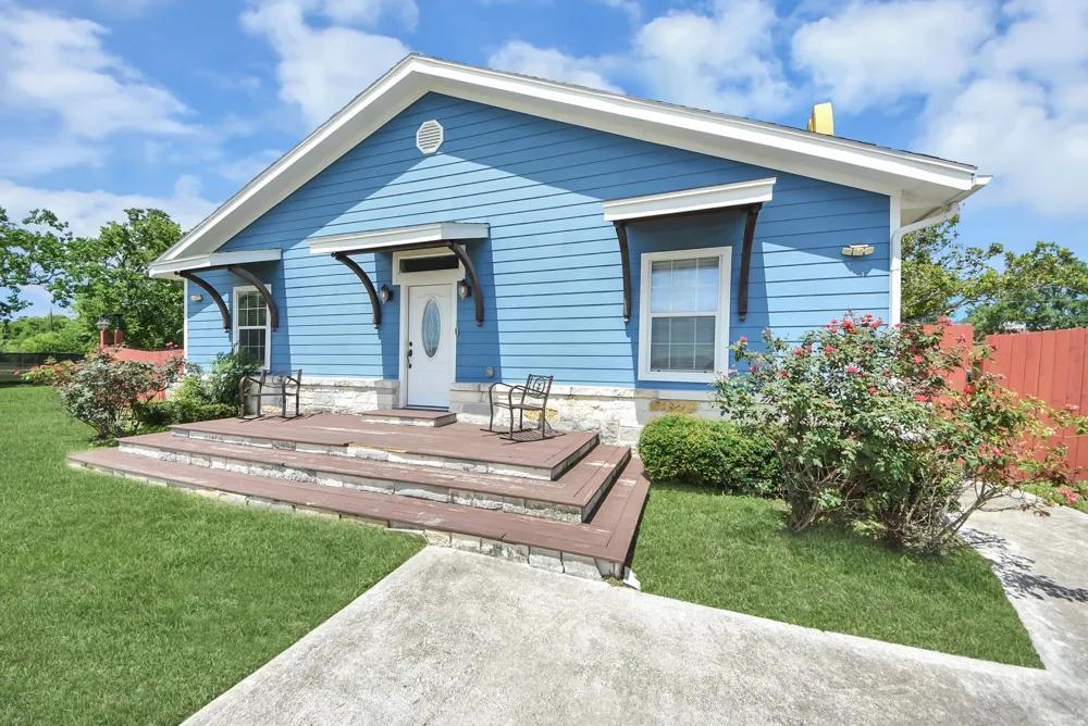 1106 S 8th Street La Porte, TX 77571