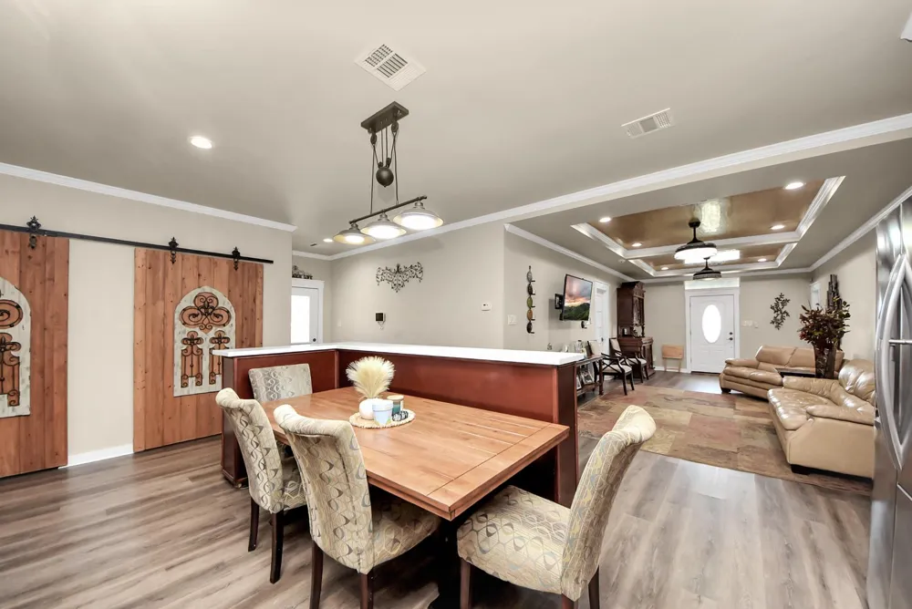 1106 S 8th Street La Porte, TX 77571
