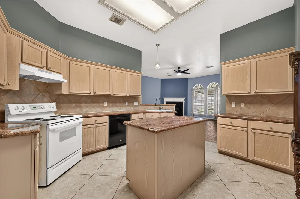 12007 Viola Court Pinehurst, TX 77362