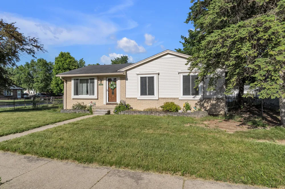 1243 Springer Street Westland, MI 48186
