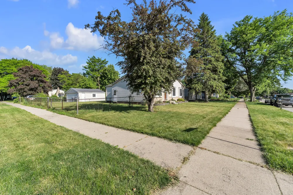 1243 Springer Street Westland, MI 48186