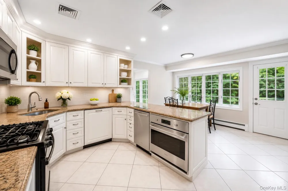 29 Waverly Place Lawrence, NY 11559