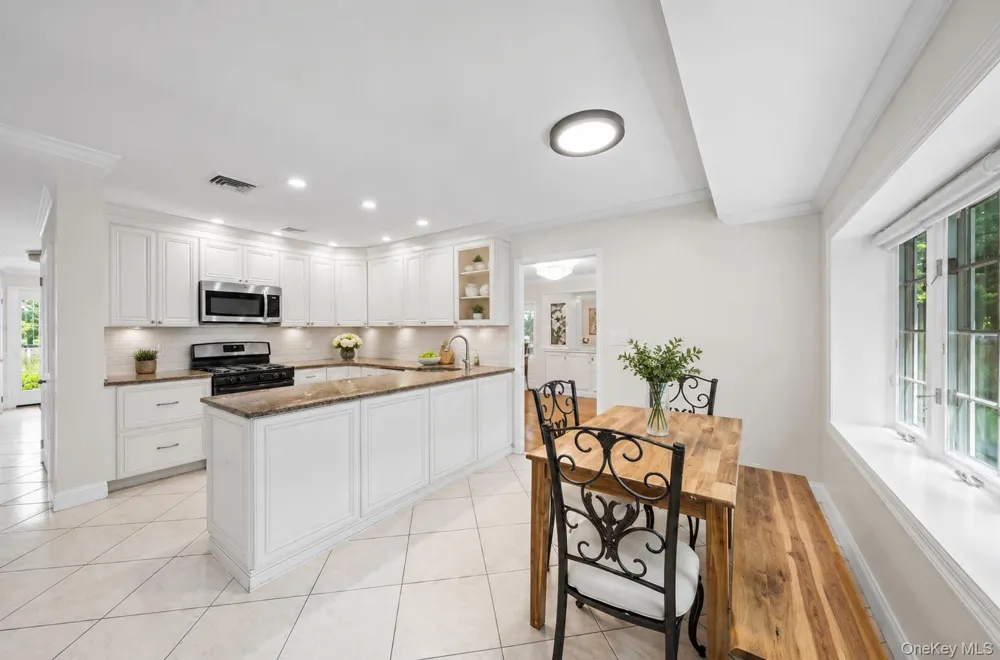 29 Waverly Place Lawrence, NY 11559