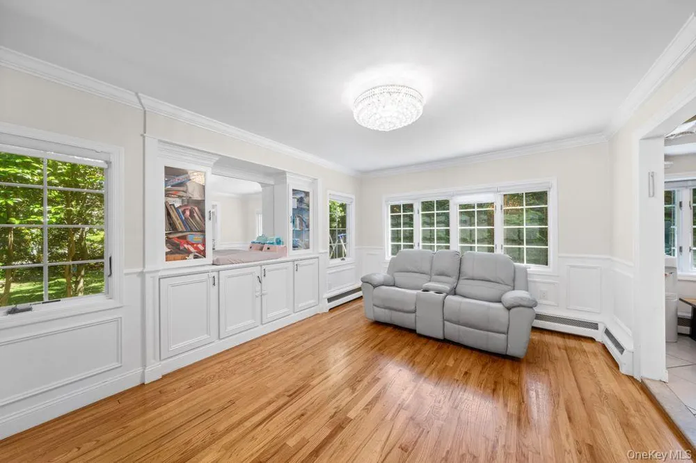29 Waverly Place Lawrence, NY 11559