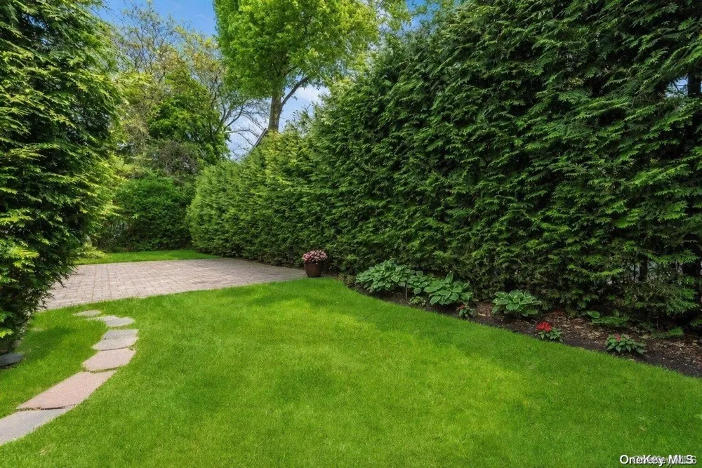 29 Waverly Place Lawrence, NY 11559