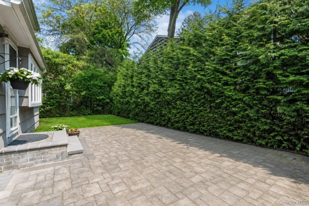 29 Waverly Place Lawrence, NY 11559