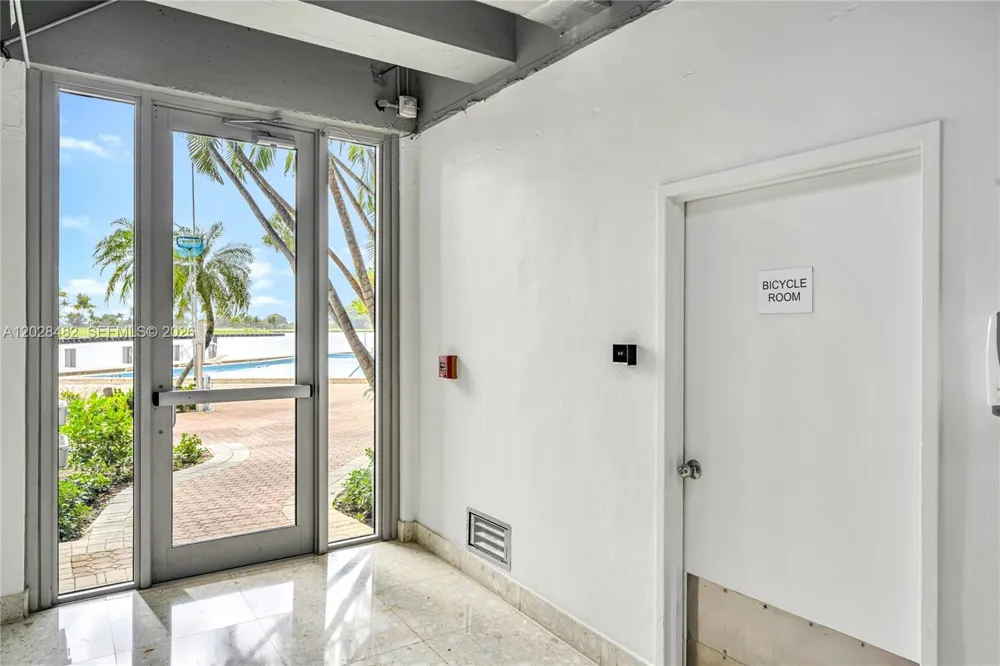 9102 W Bay Harbor Dr #3-C Bay Harbor Islands, FL 33154