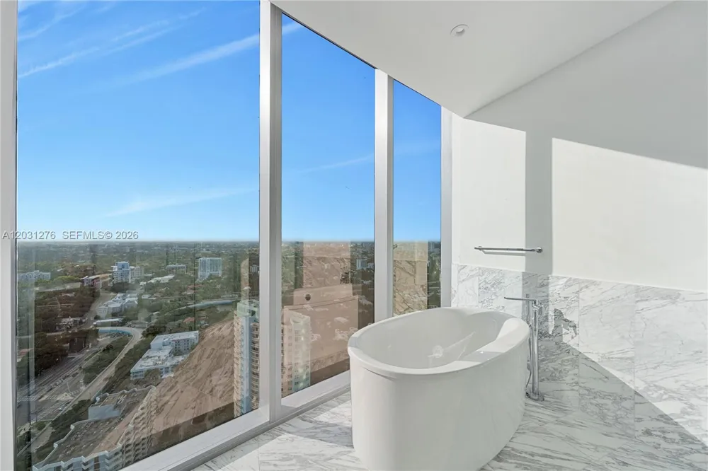 175 SE 25 Rd #3403 Miami, FL 33129