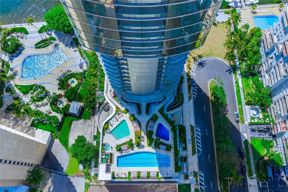 175 SE 25 Rd #3403 Miami, FL 33129
