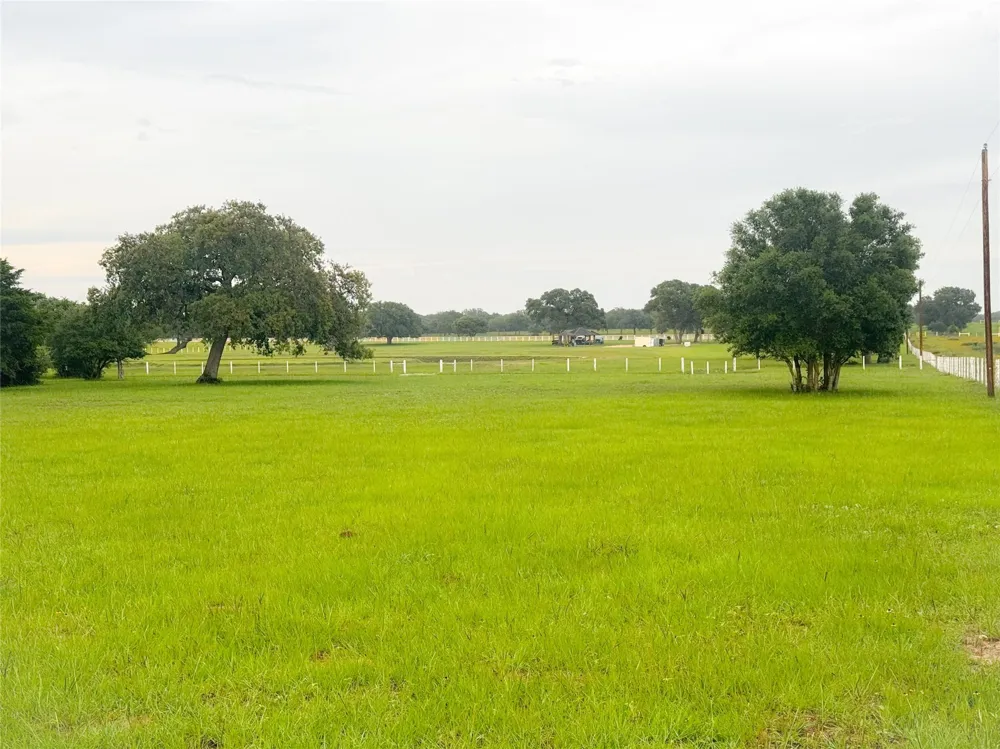 986 Private Road 1024 Hallettsville, TX 77964