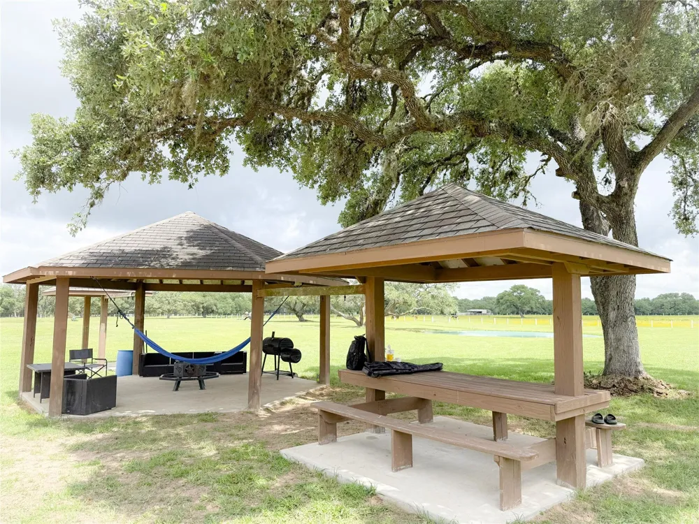 986 Private Road 1024 Hallettsville, TX 77964