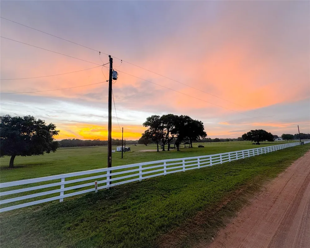 986 Private Road 1024 Hallettsville, TX 77964