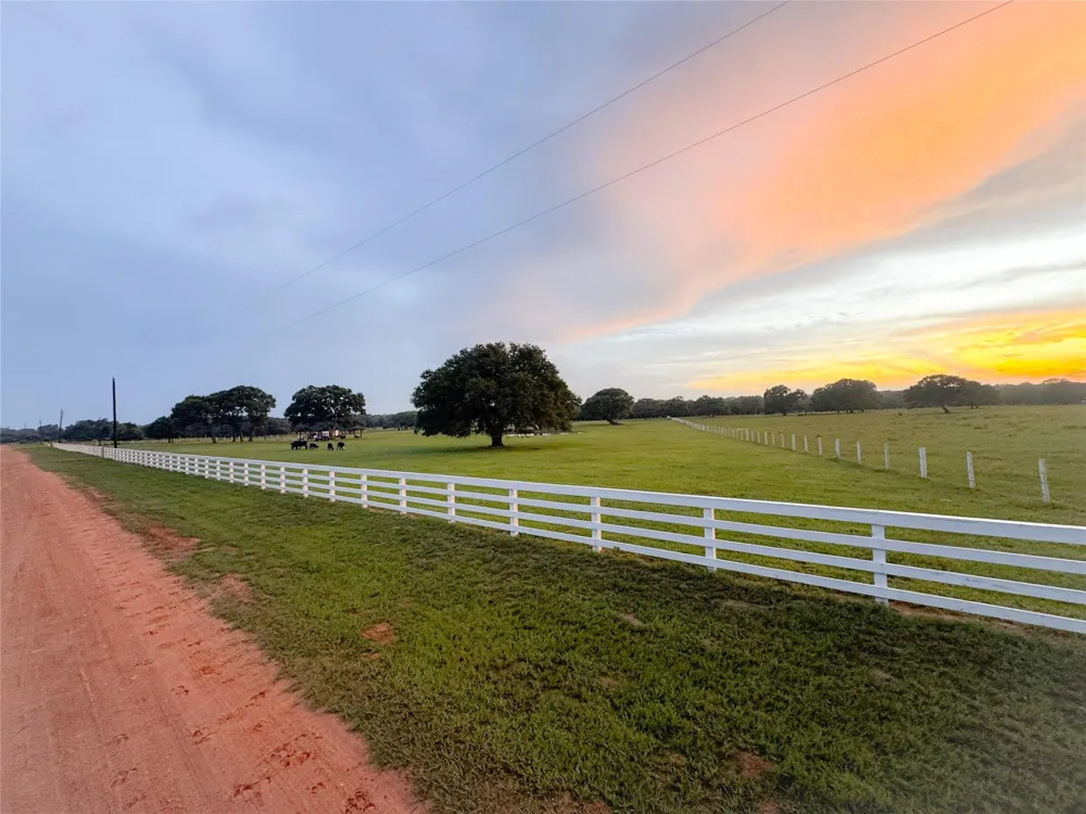 986 Private Road 1024 Hallettsville, TX 77964