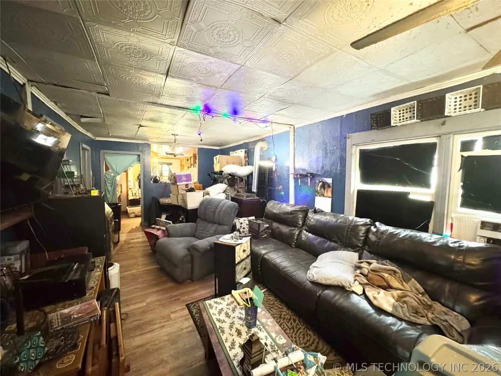 1013 S Mullins Avenue Hominy, OK 74035