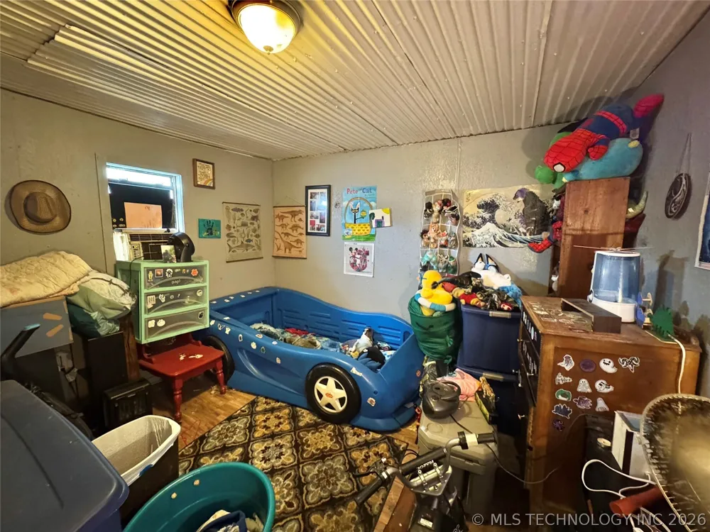 1013 S Mullins Avenue Hominy, OK 74035