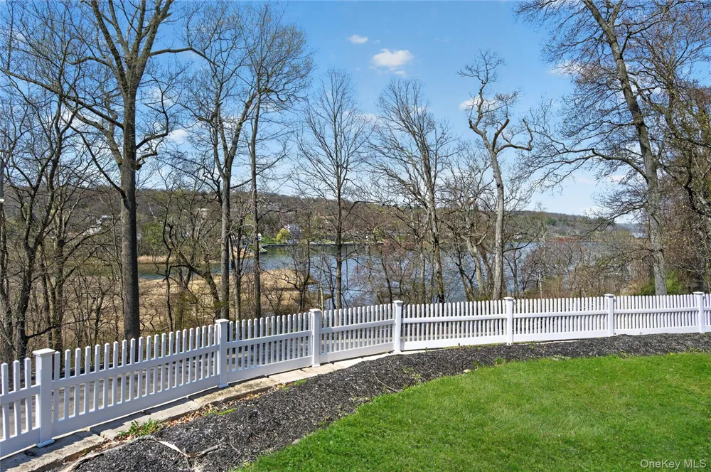 261 Harbor Road Cold Spring Harbor, NY 11724