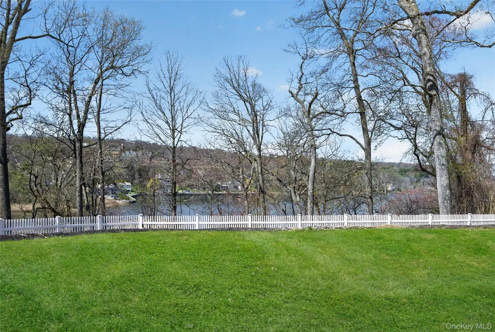 261 Harbor Road Cold Spring Harbor, NY 11724