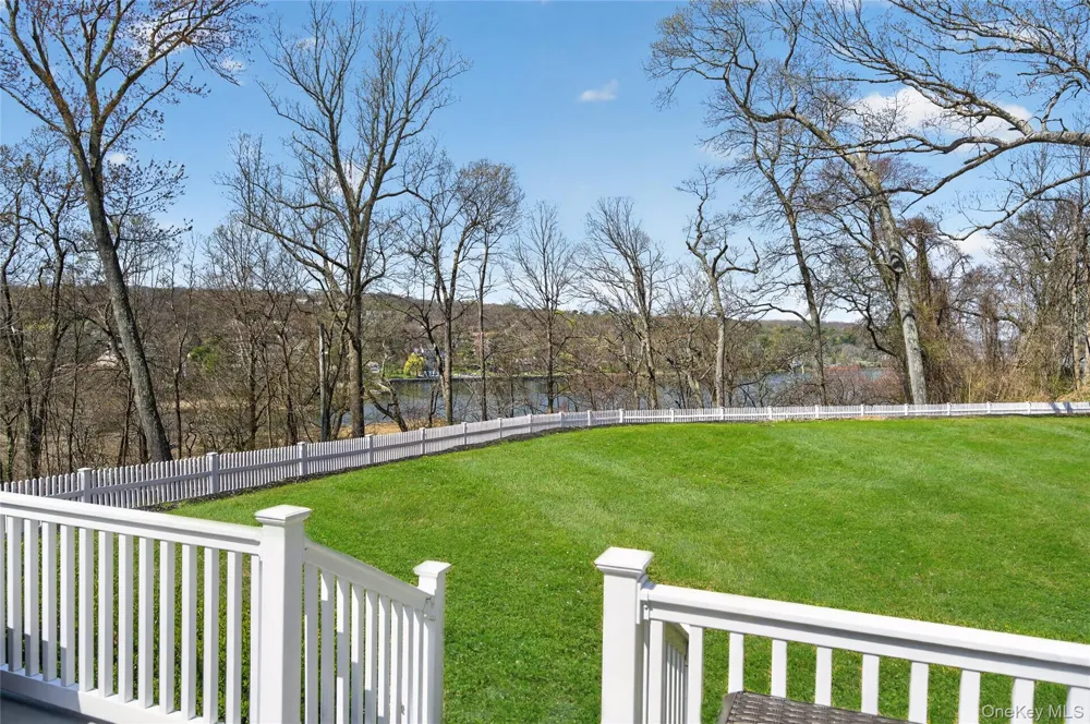 261 Harbor Road Cold Spring Harbor, NY 11724