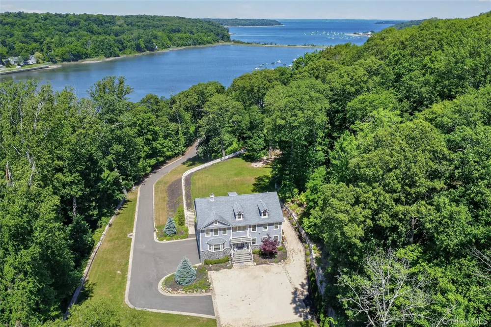 261 Harbor Road Cold Spring Harbor, NY 11724