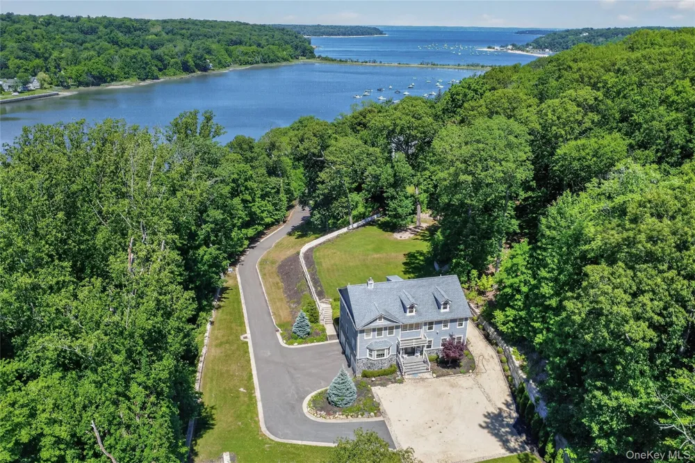 261 Harbor Road Cold Spring Harbor, NY 11724
