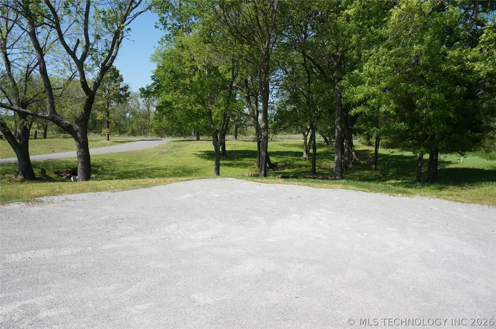 1037 Deer Creek Road Pryor, OK 74361