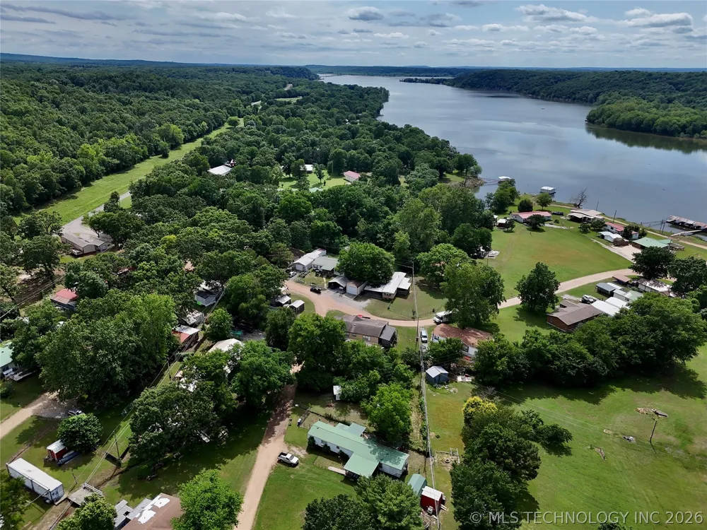 105 Oak Spavinaw, OK 74366