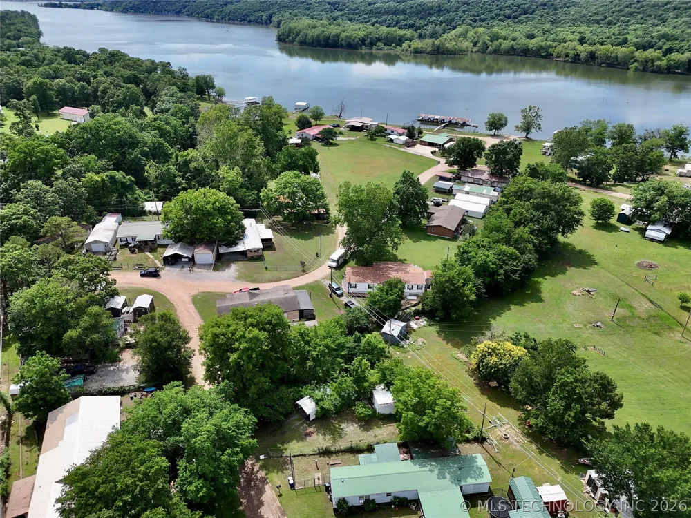 105 Oak Spavinaw, OK 74366