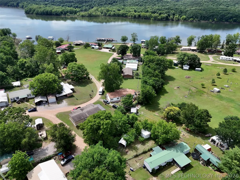 105 Oak Spavinaw, OK 74366