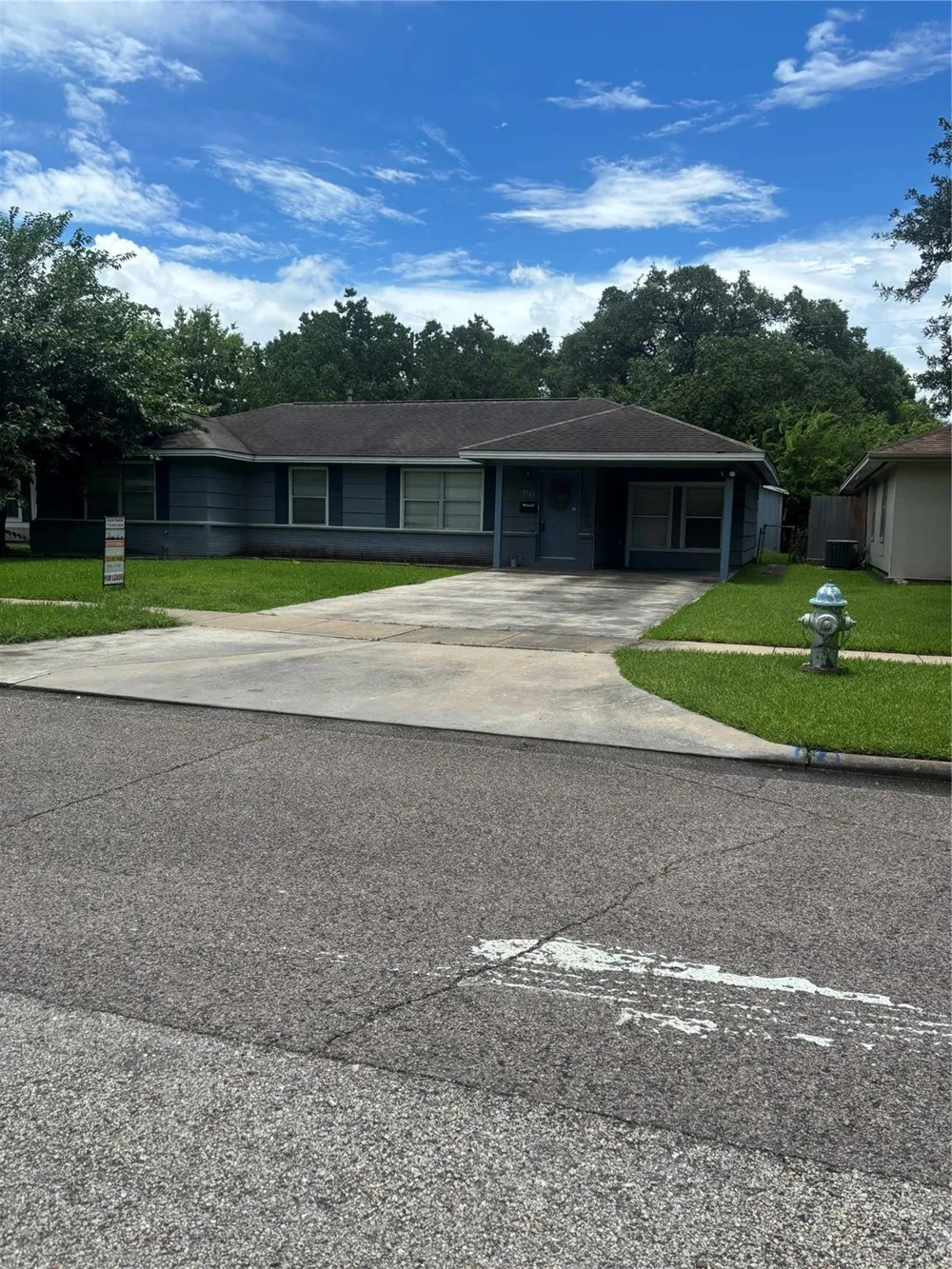 4713 Saxon Street Bellaire, TX 77401