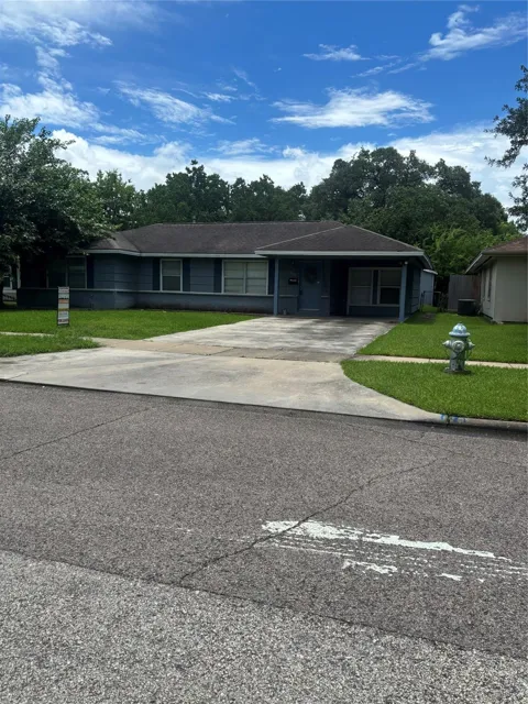 4713 Saxon Street