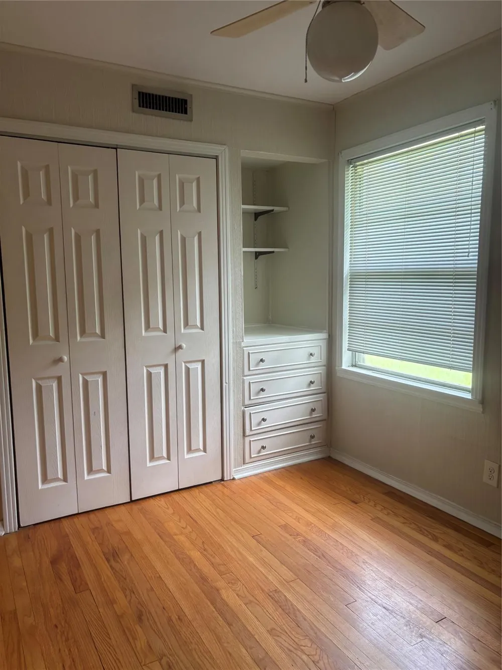 4713 Saxon Street Bellaire, TX 77401