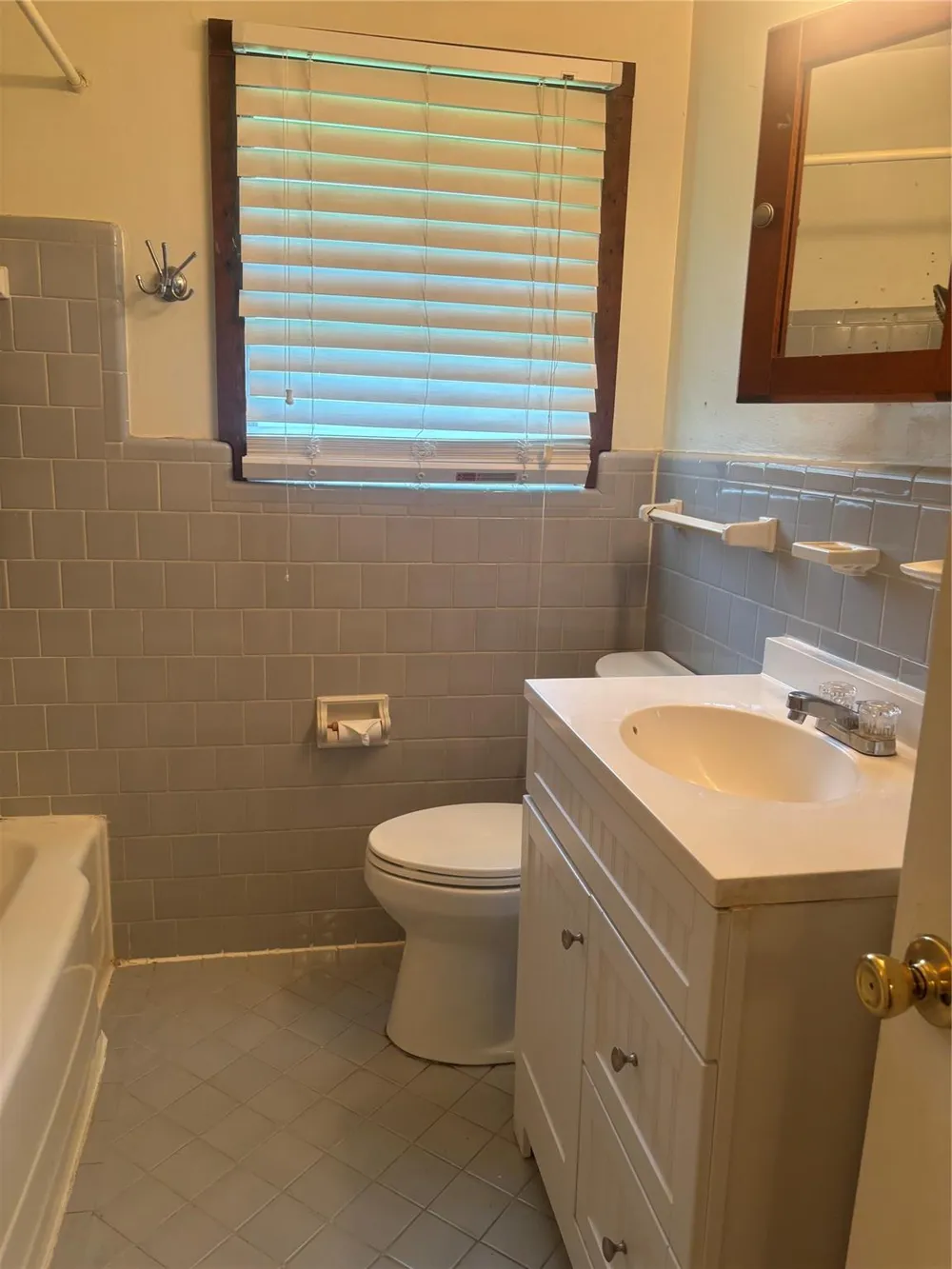 4713 Saxon Street Bellaire, TX 77401