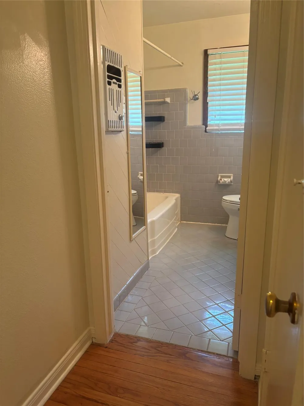 4713 Saxon Street Bellaire, TX 77401