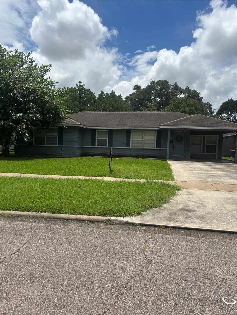 4713 Saxon Street Bellaire, TX 77401