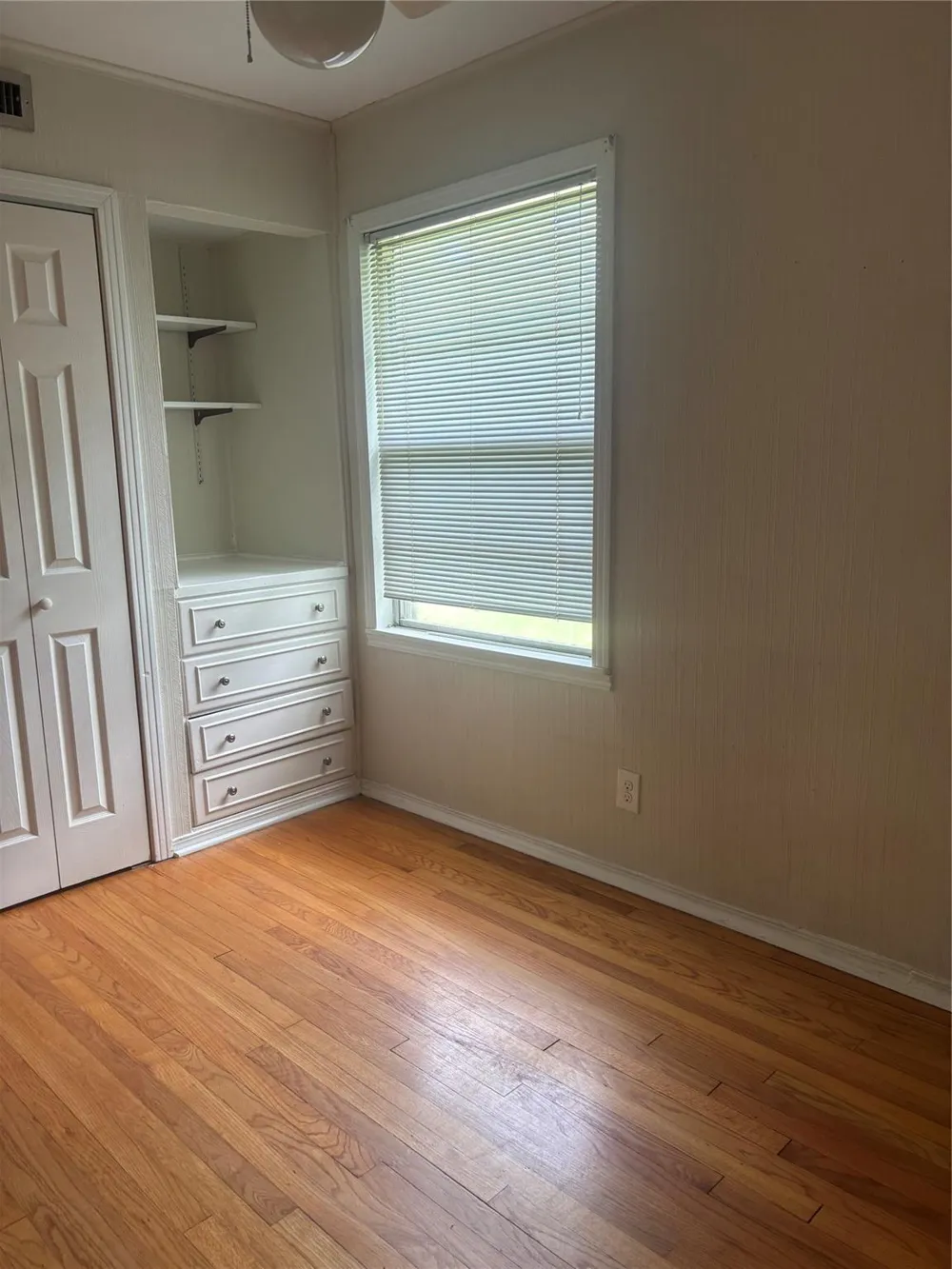 4713 Saxon Street Bellaire, TX 77401