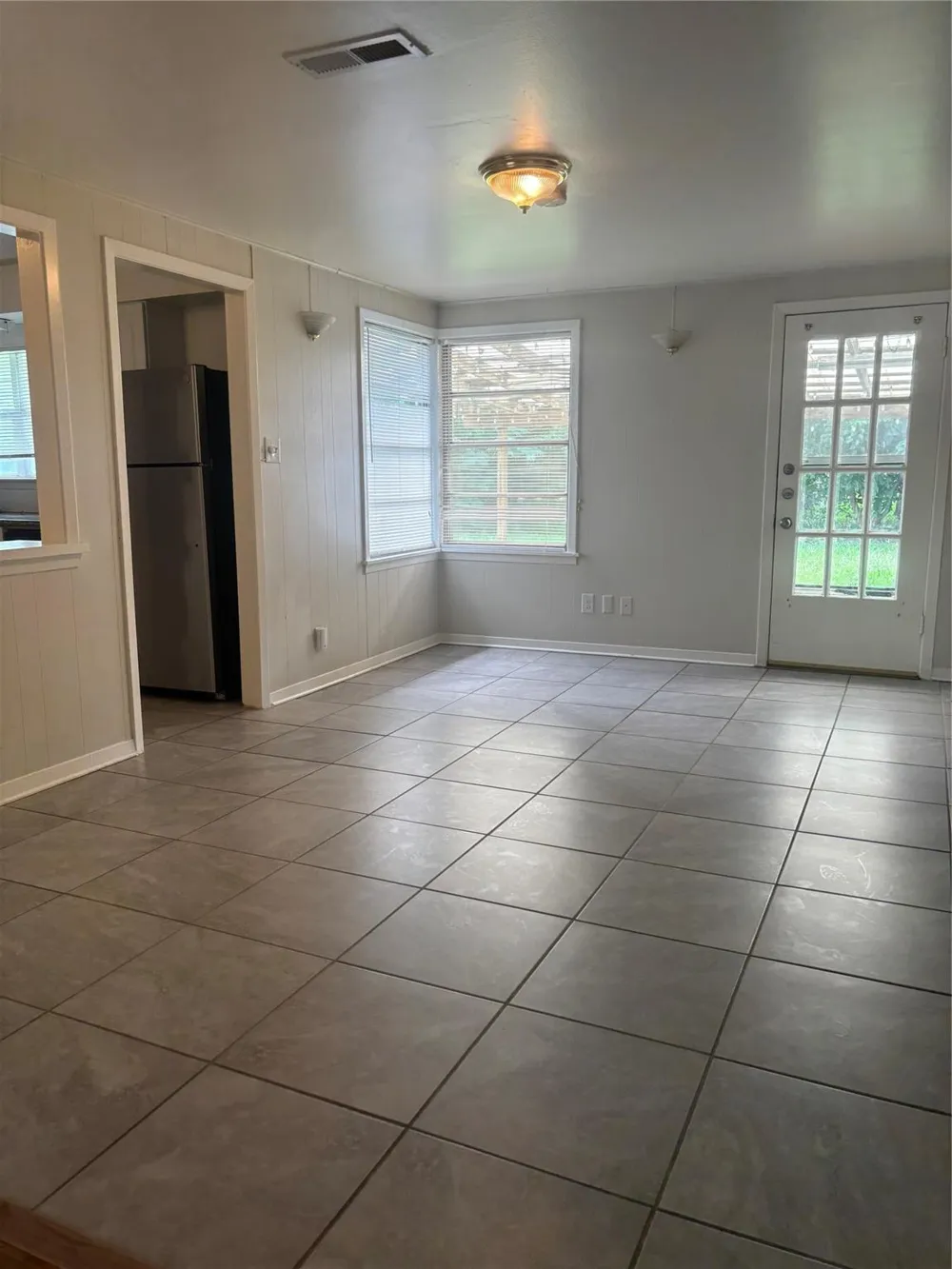 4713 Saxon Street Bellaire, TX 77401