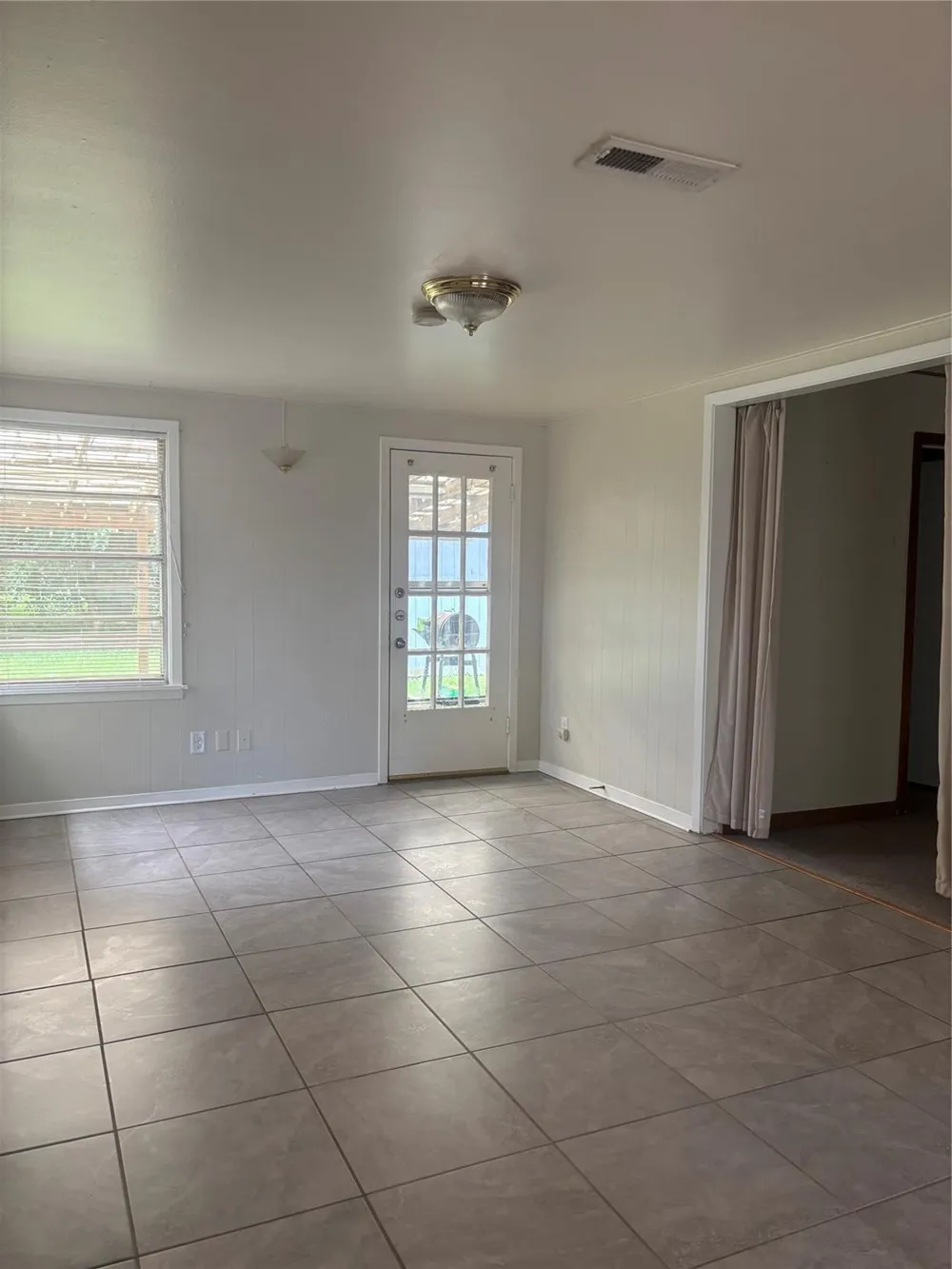 4713 Saxon Street Bellaire, TX 77401