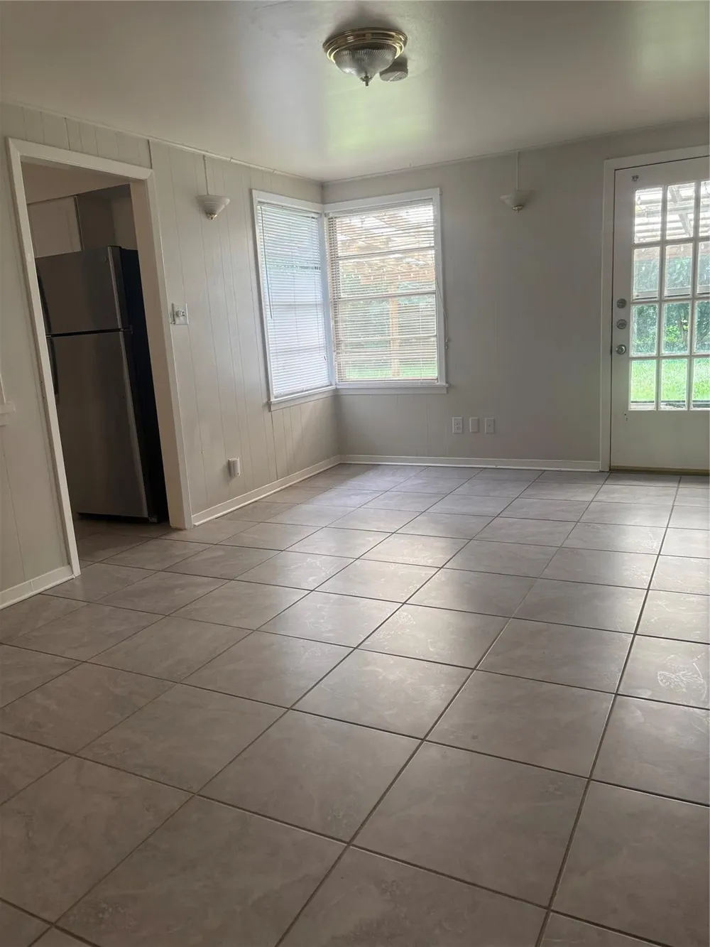 4713 Saxon Street Bellaire, TX 77401