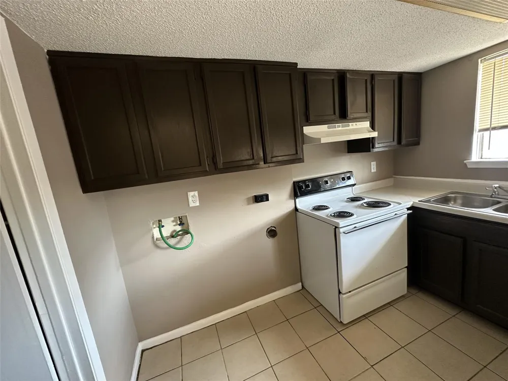 1519 S 8th Street La Porte, TX 77571
