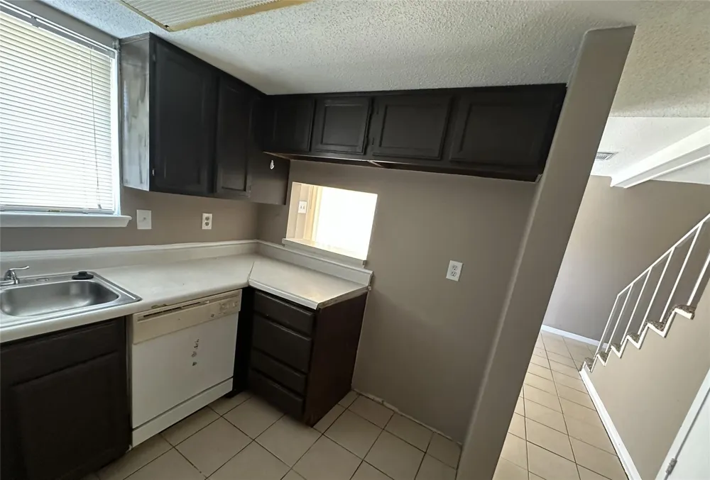 1519 S 8th Street La Porte, TX 77571