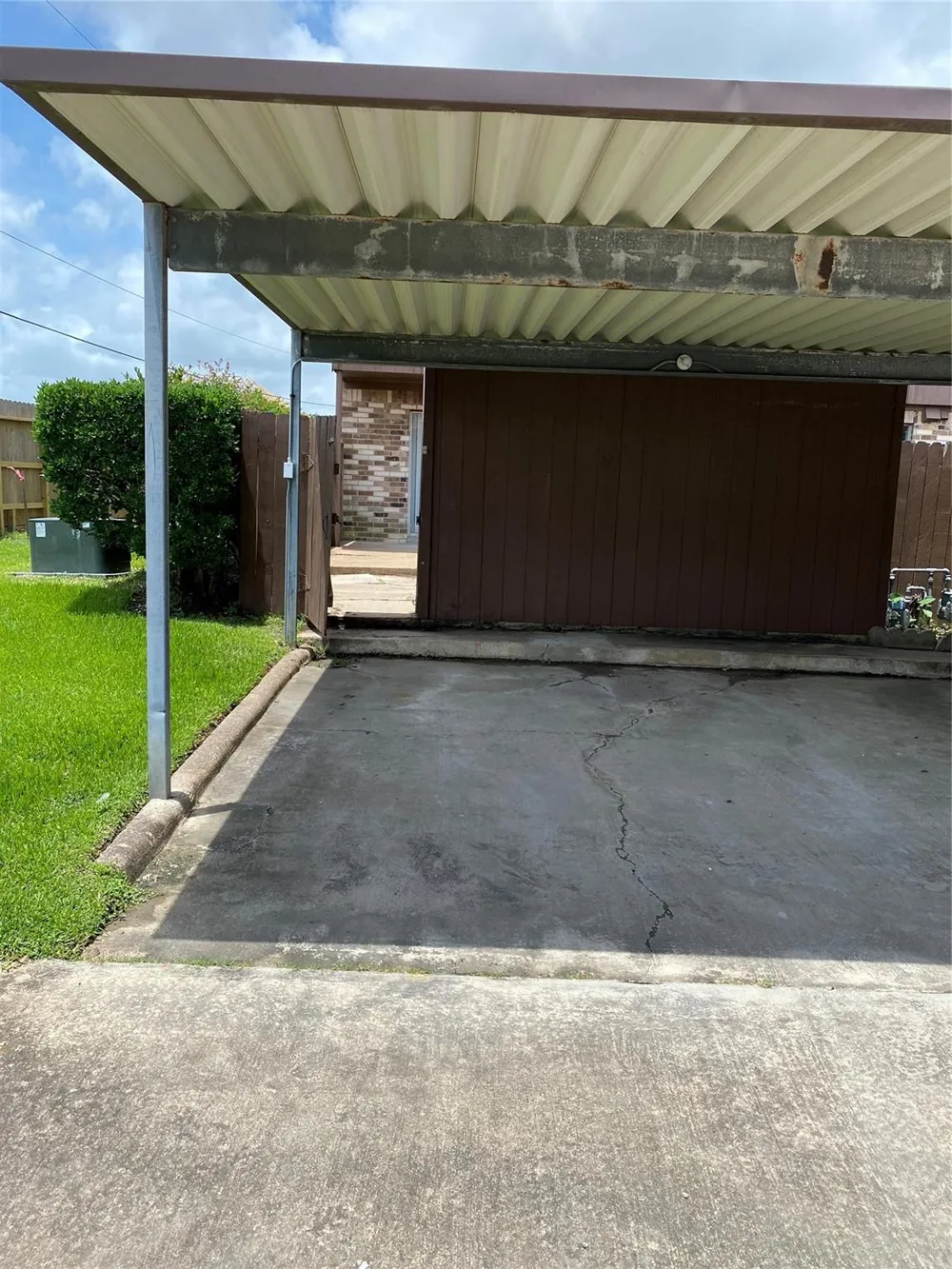 1519 S 8th Street La Porte, TX 77571