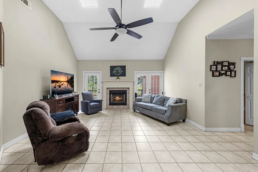 205 Mohawk Lane Wallisville, TX 77597