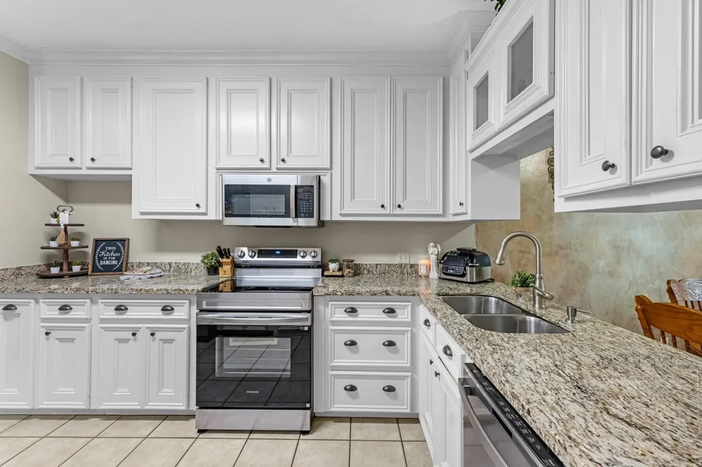 205 Mohawk Lane Wallisville, TX 77597