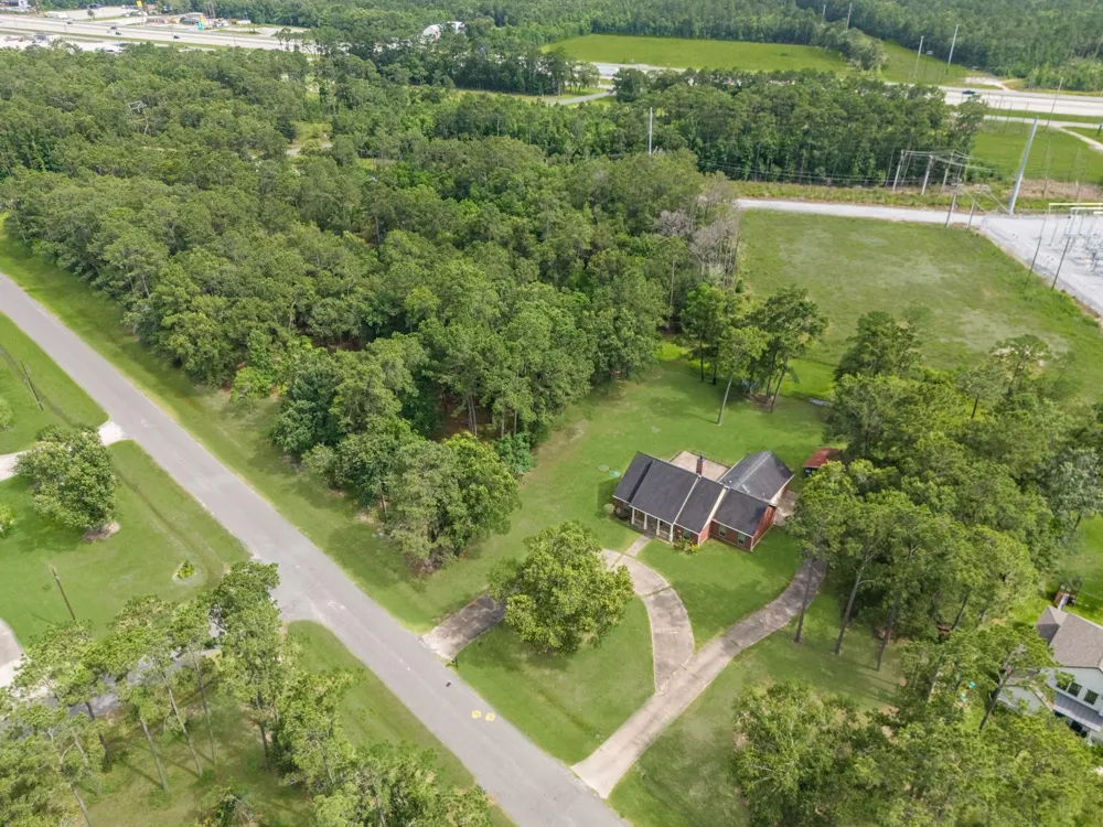 205 Mohawk Lane Wallisville, TX 77597