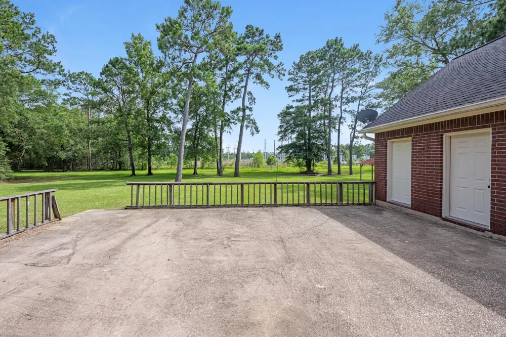 205 Mohawk Lane Wallisville, TX 77597
